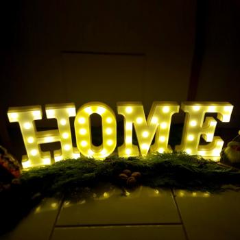 HOME LED Schriftzug beleuchtet Buchstaben Schild 66x4,5cm Set XL Tischdeko